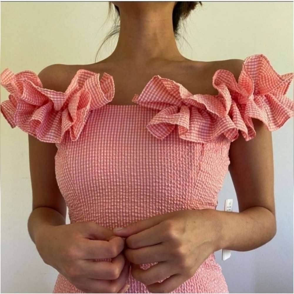 Julia Jordan Ruffle Shoulder Dress - Picture 13 of 13